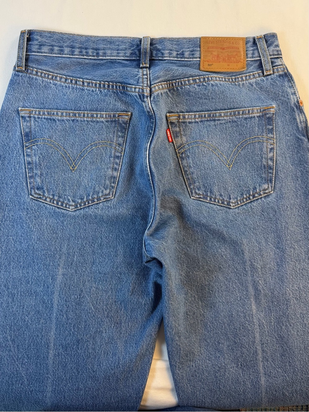 Levi’s 501 Women’s Straight Leg Button Fly Wedgie Jean 27/30 - Picture 7 of 11